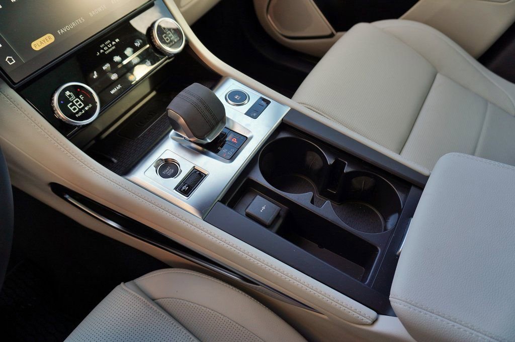 Used 2025 Jaguar F-PACE R-Dynamic S AWD/4WD image 26