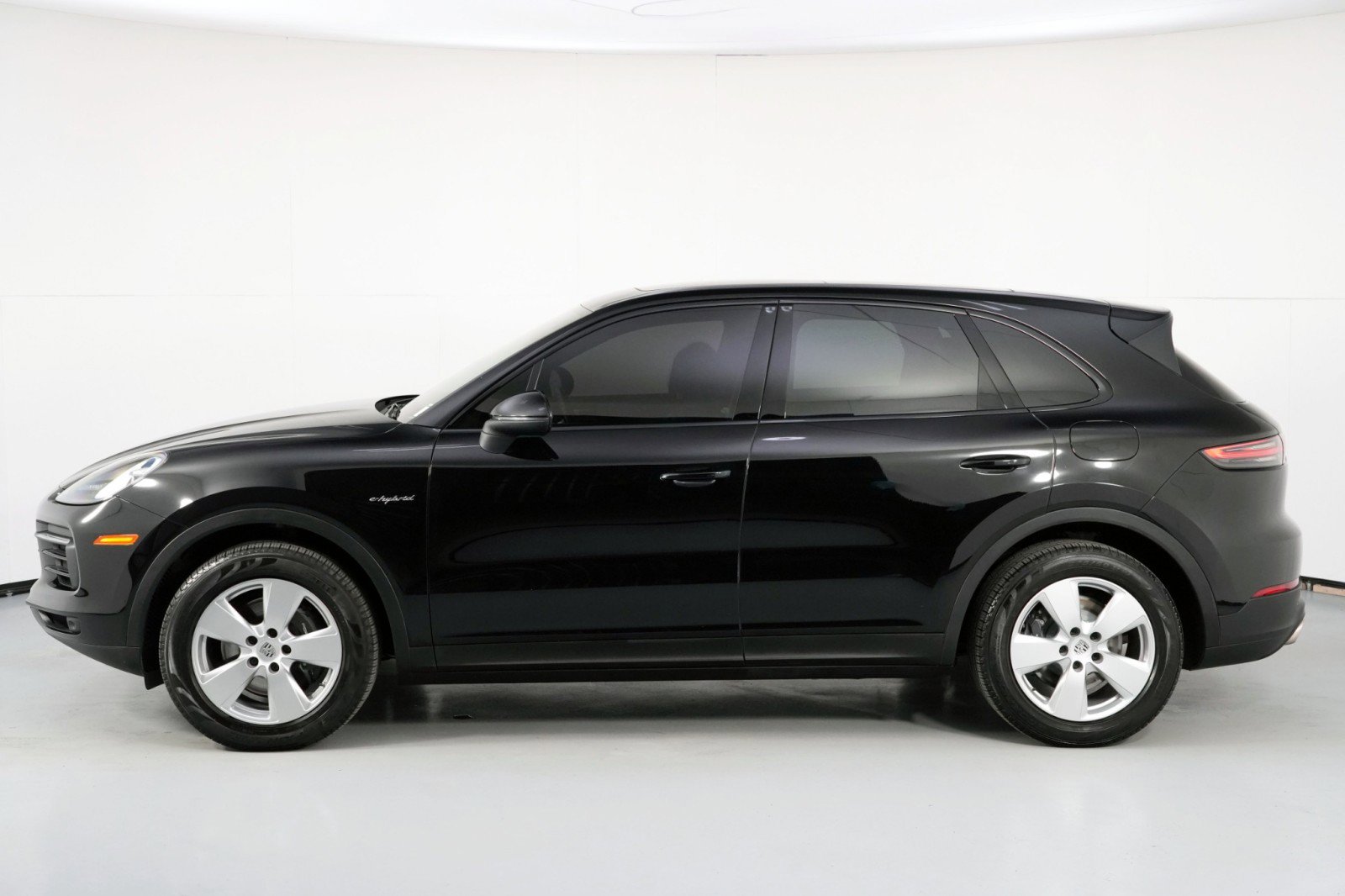 Used 2020 Porsche Cayenne E-Hybrid w/ Premium Package image 49