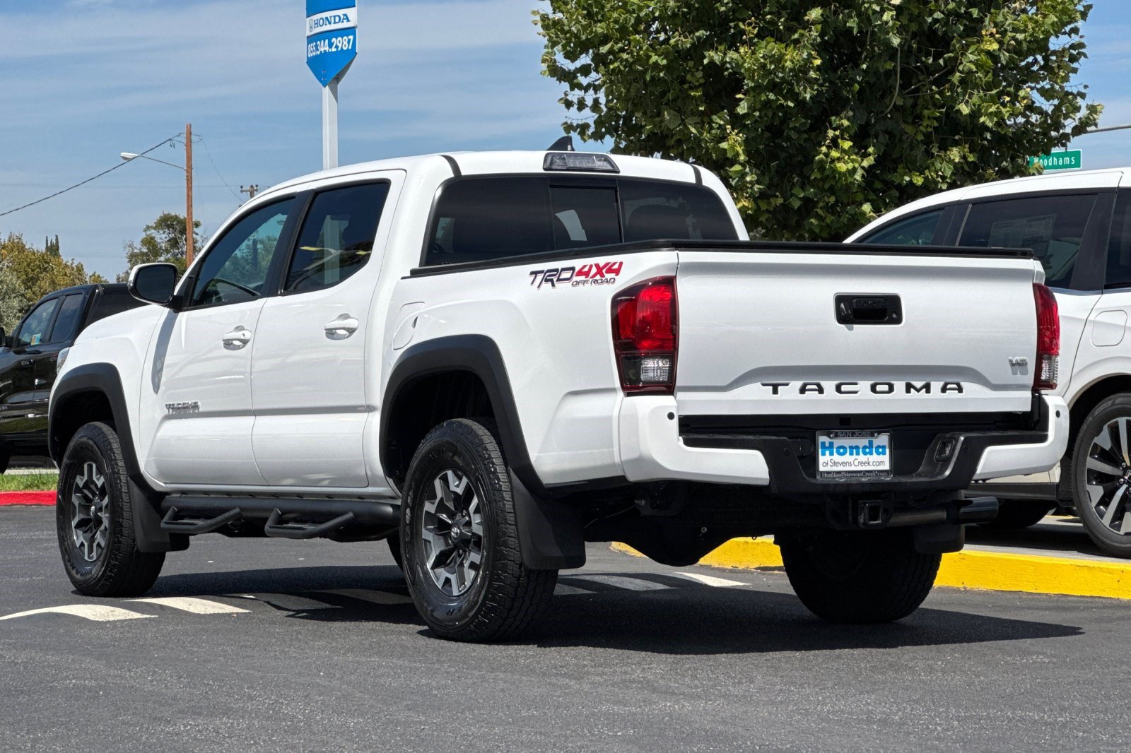Used 2019 Toyota Tacoma TRD Off-Road w/ Technology Package AWD/4WD image 3