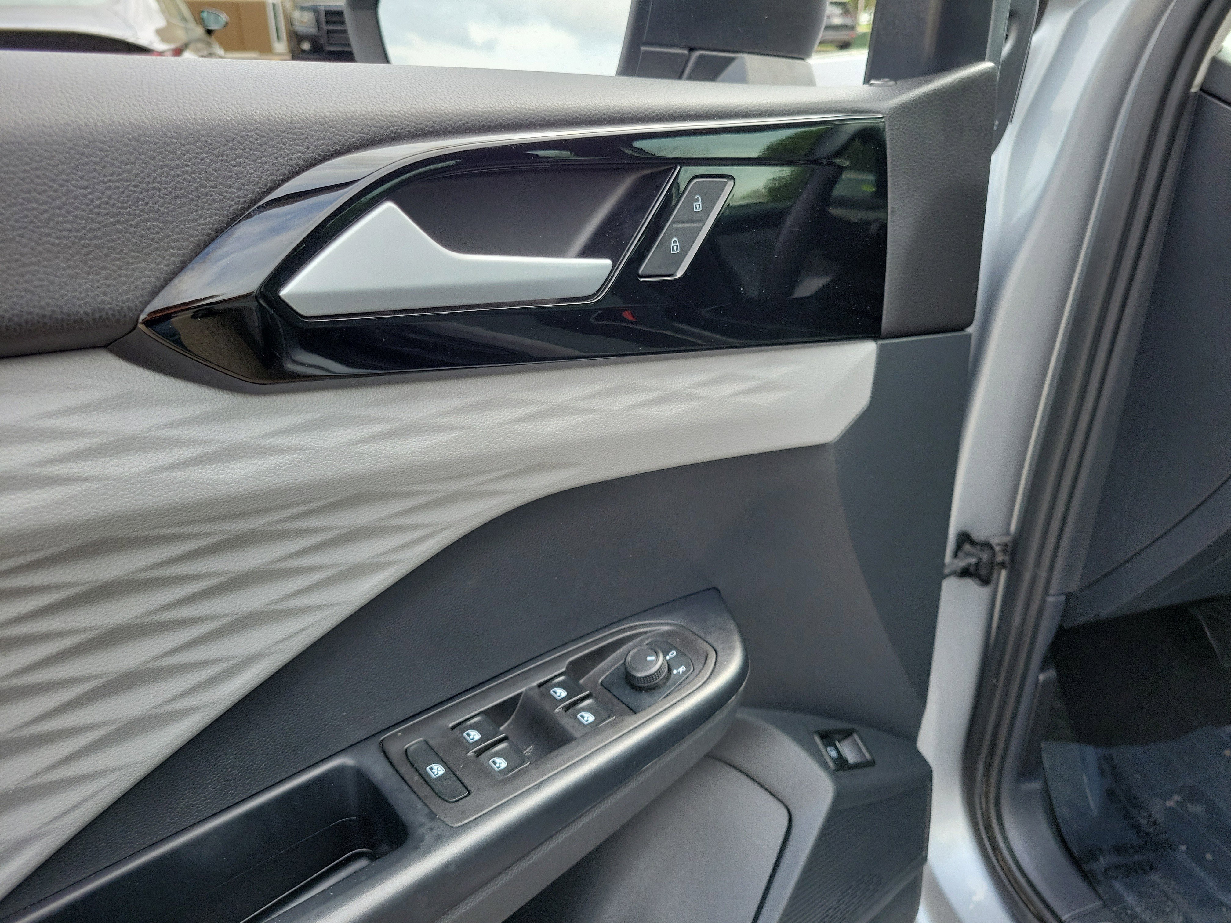 Used 2024 Volkswagen Taos S FWD image 18