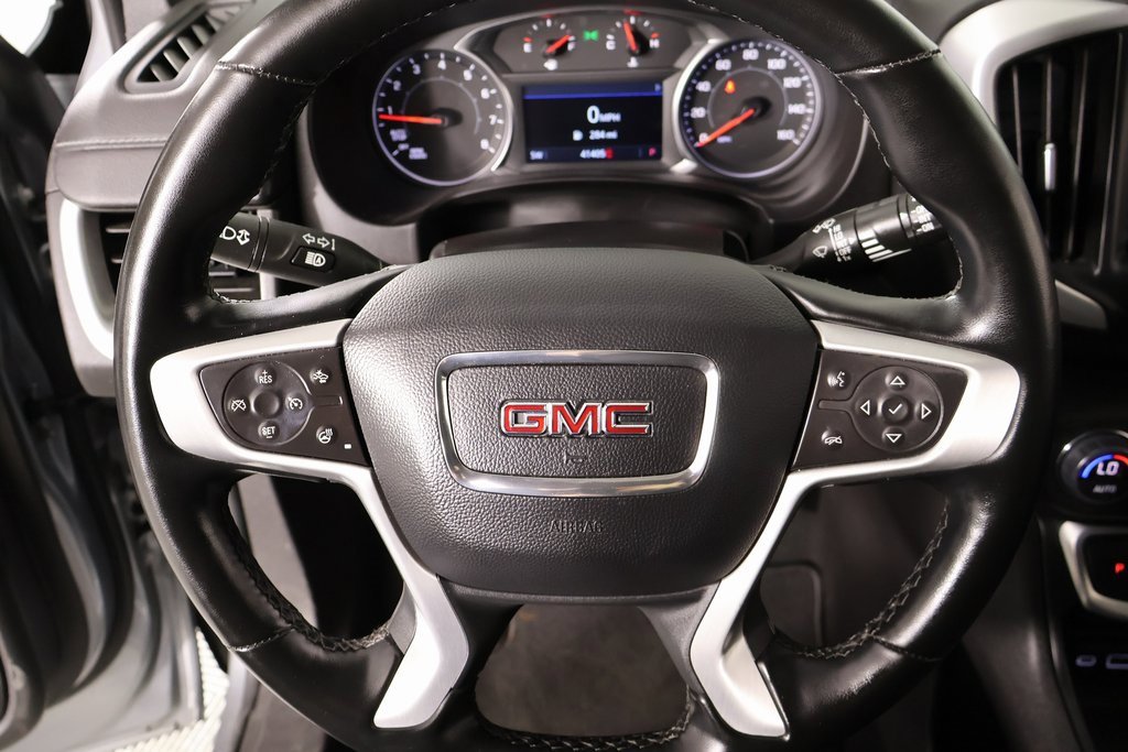 Used 2024 GMC Terrain SLT image 3