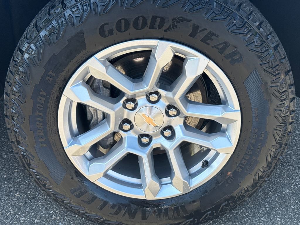 Used 2024 Chevrolet Silverado 1500 LT AWD/4WD image 12