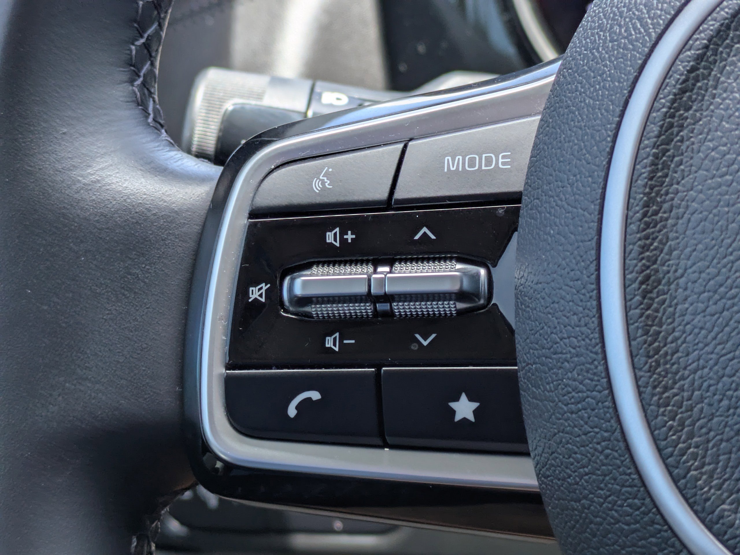 Used 2022 Kia Carnival SX FWD image 26