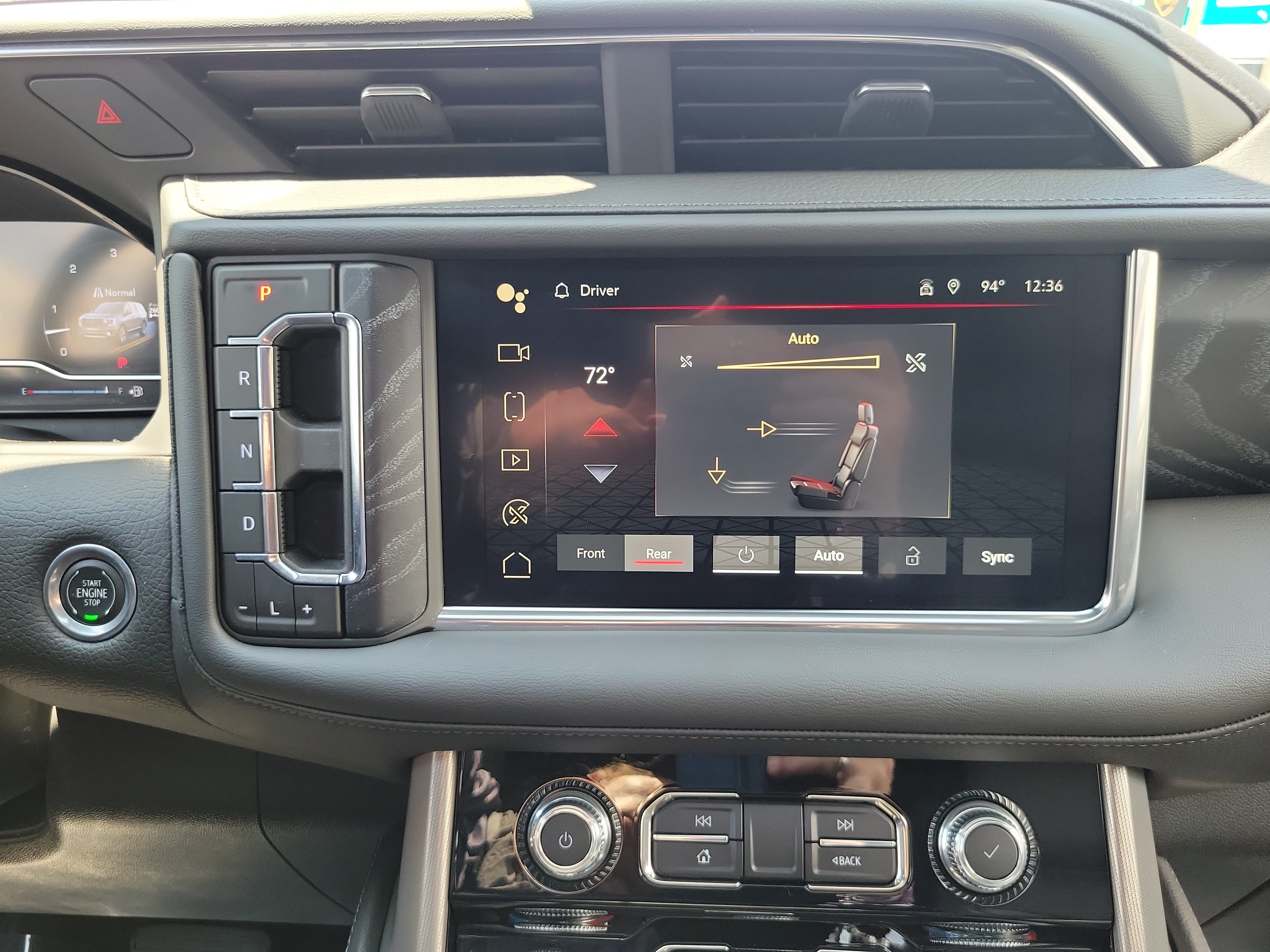 Used 2024 GMC Yukon XL Denali w/ Advanced Technology Package AWD/4WD image 25