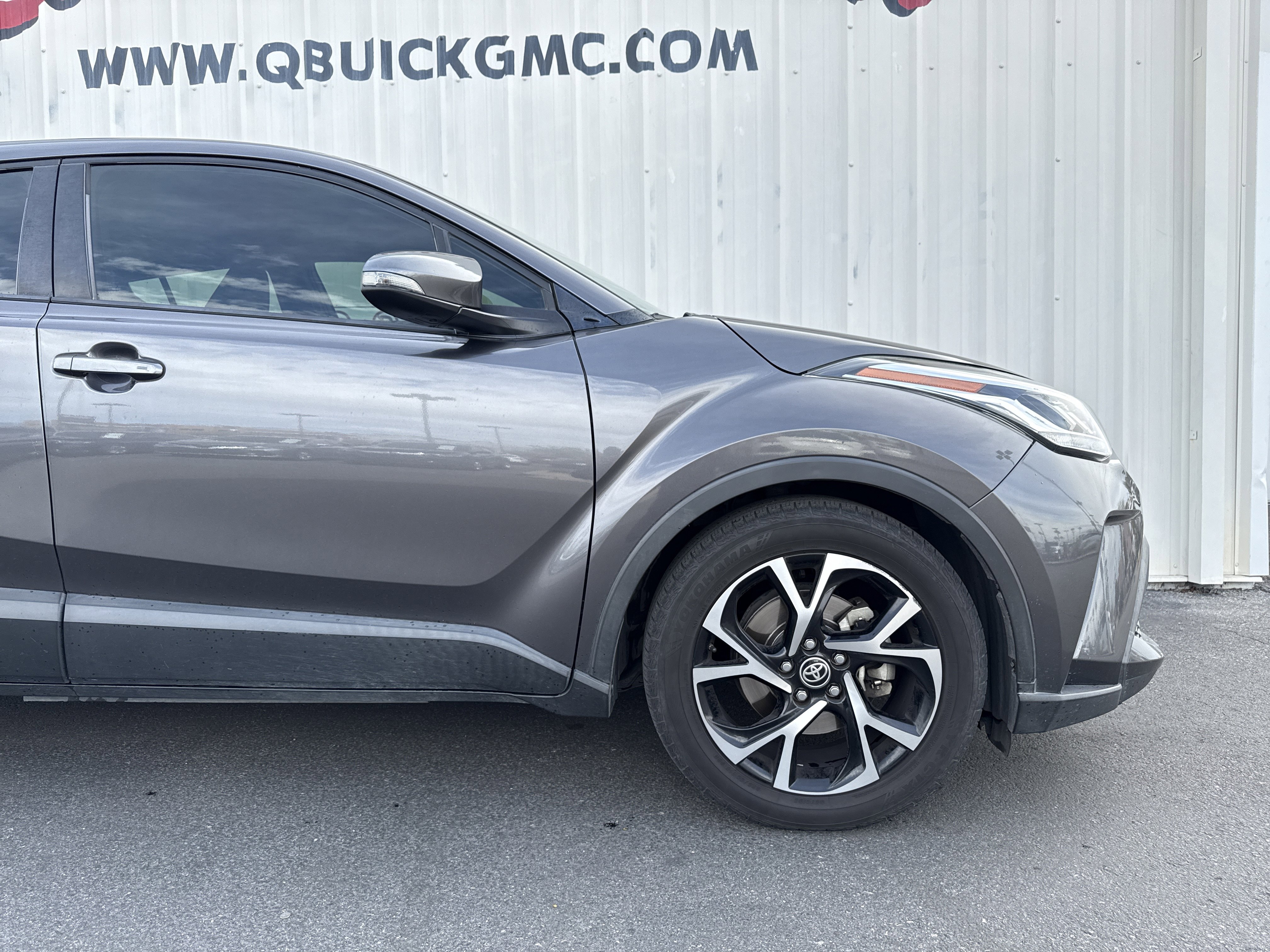 Used 2020 Toyota C-HR XLE image 9