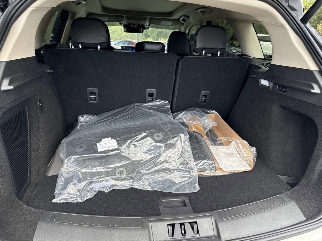 New 2025 Lincoln Corsair Reserve w/ Jet Appearance Package image 11