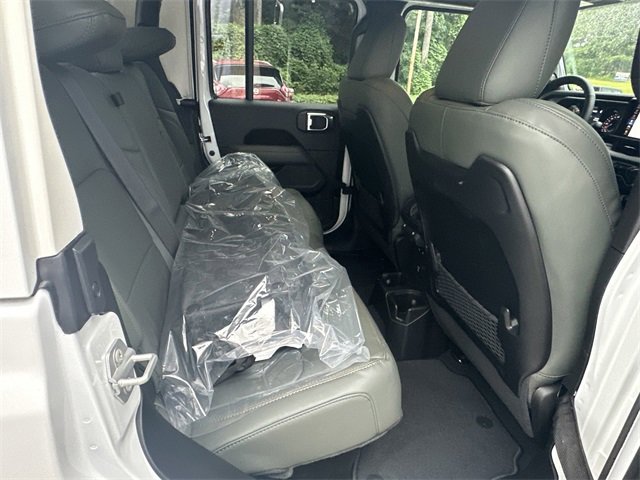 New 2025 Jeep Gladiator Mojave w/ Convenience Group image 15