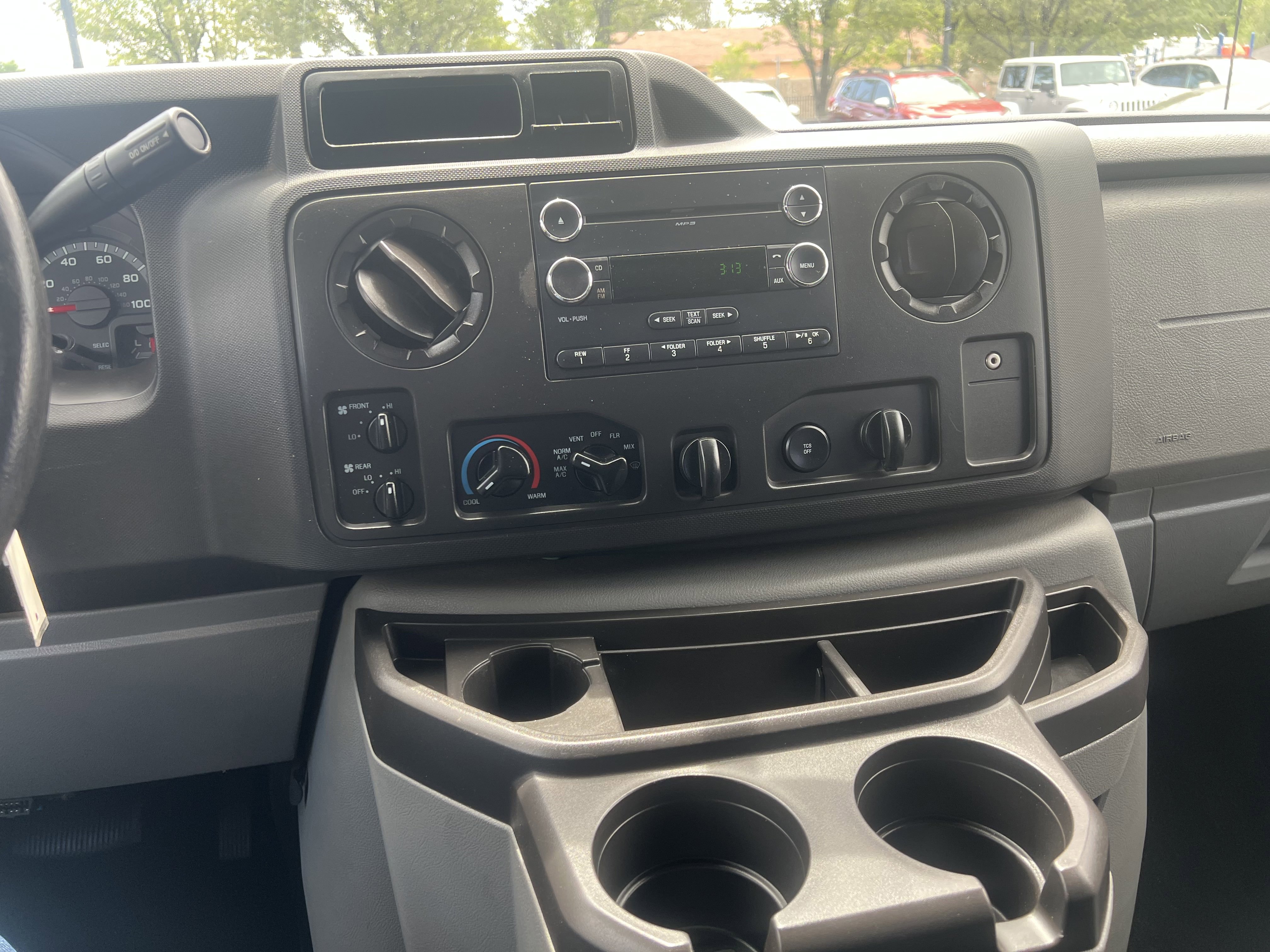 Used 2014 Ford E-150 and Econoline 150 Wagon RWD image 17