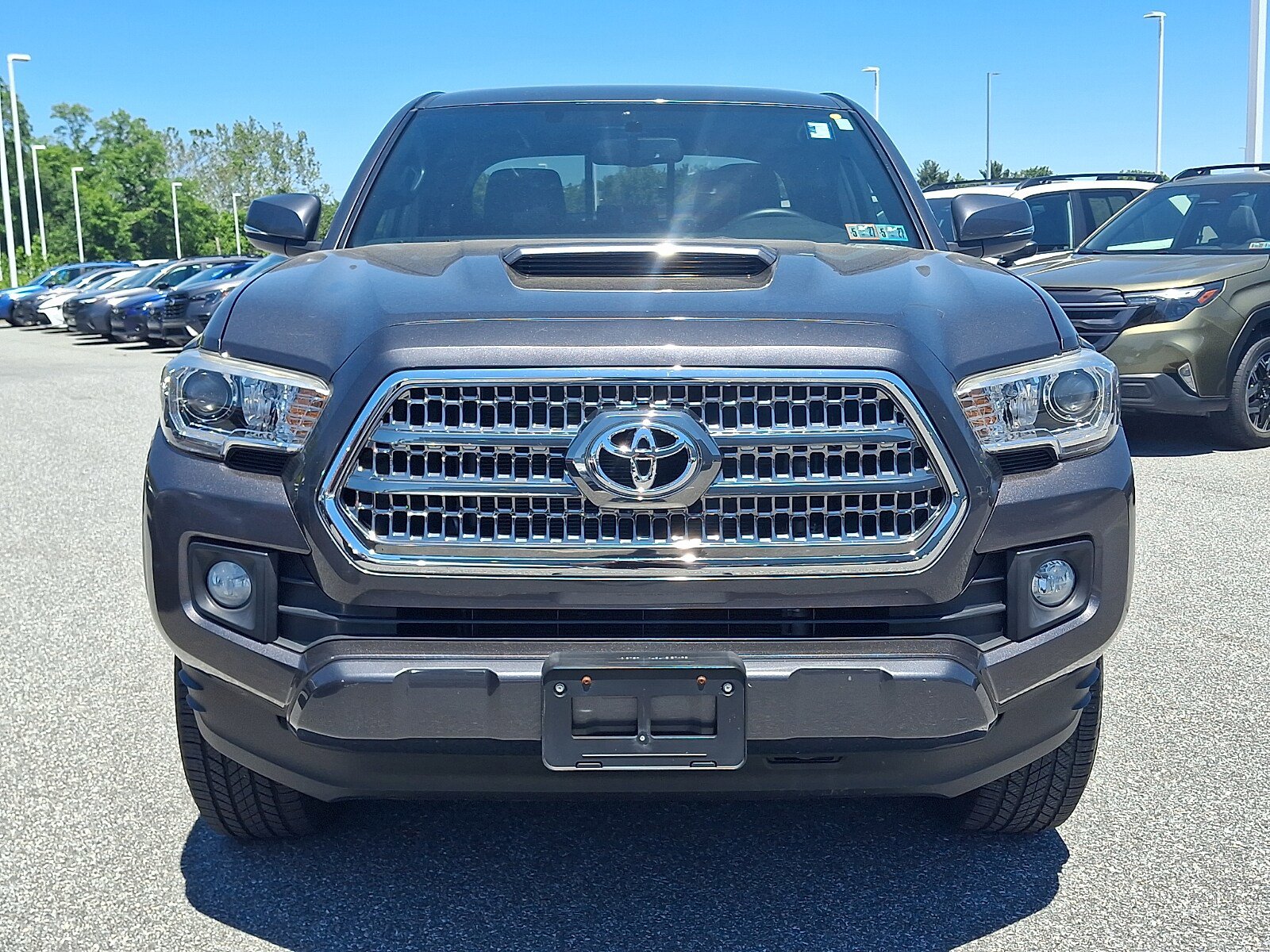 Used 2016 Toyota Tacoma TRD Sport w/ Premium & Technology Package AWD/4WD image 2