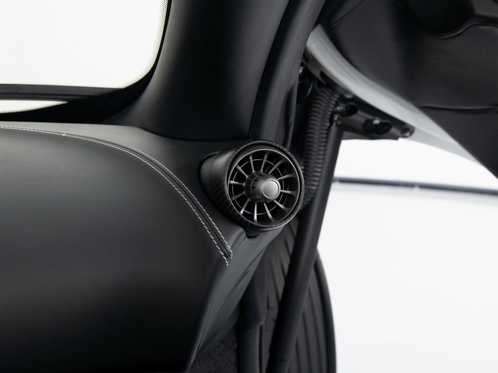 Used 2016 McLaren 675LT Spider image 32