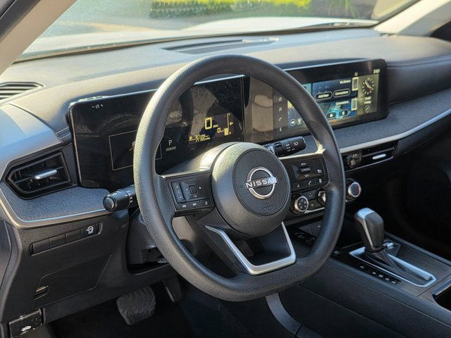 Used 2025 Nissan Kicks SV w/ Illumination Package image 15