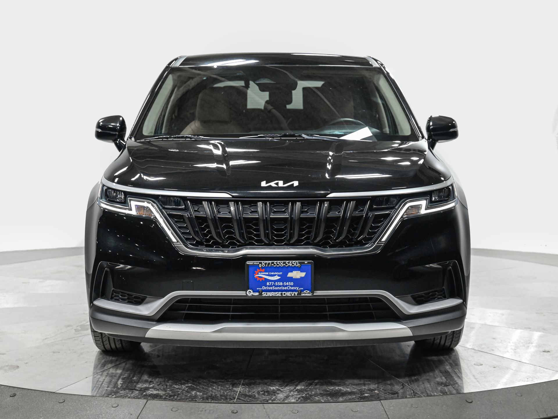 Used 2023 Kia Carnival LX image 10