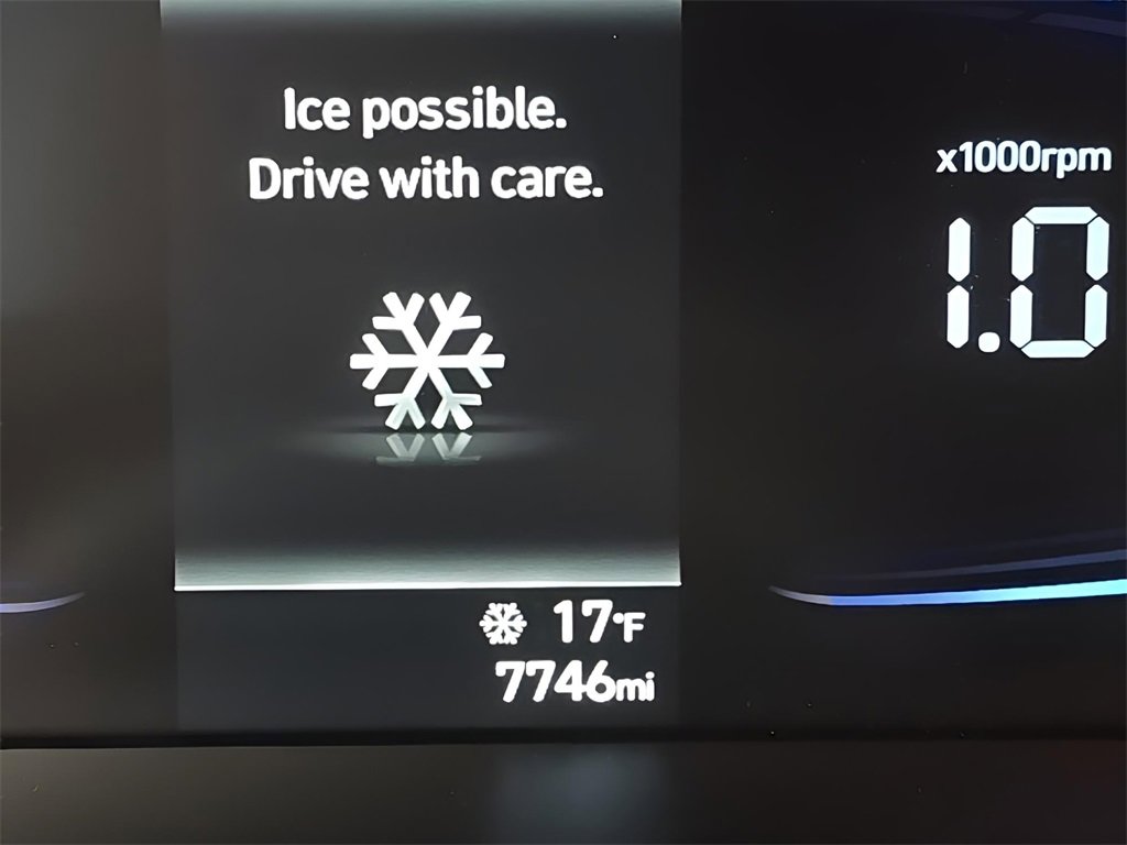 Used 2025 Hyundai Elantra Sport image 26