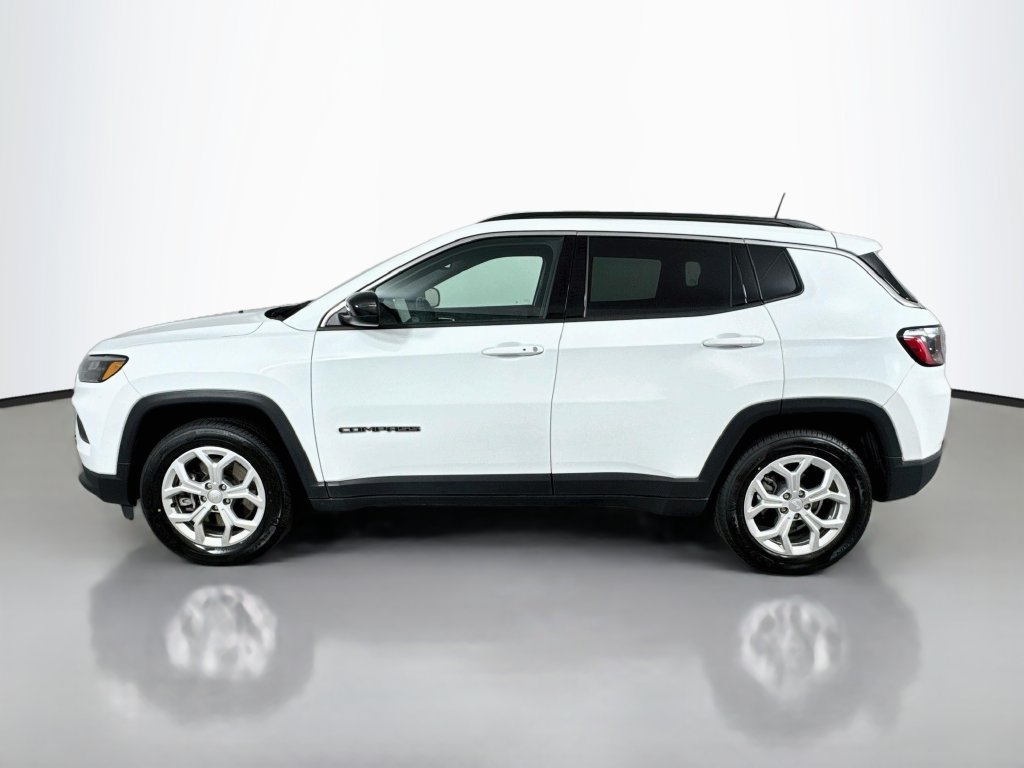 Used 2024 Jeep Compass Latitude AWD/4WD image 10