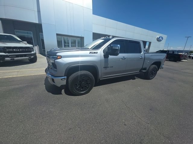Used 2025 Chevrolet Silverado 3500 LTZ w/ LTZ Plus Package AWD/4WD image 8