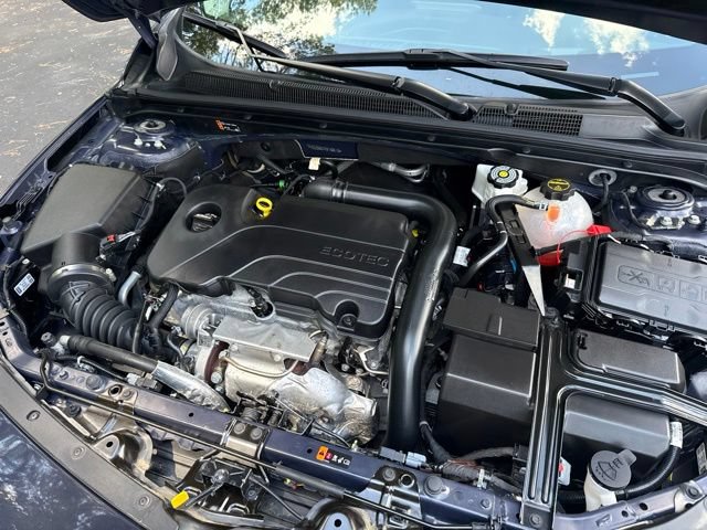 Used 2025 Chevrolet Malibu RS FWD image 33