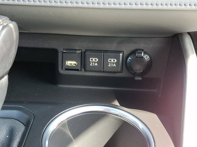 Used 2021 Toyota Highlander XLE AWD/4WD image 27