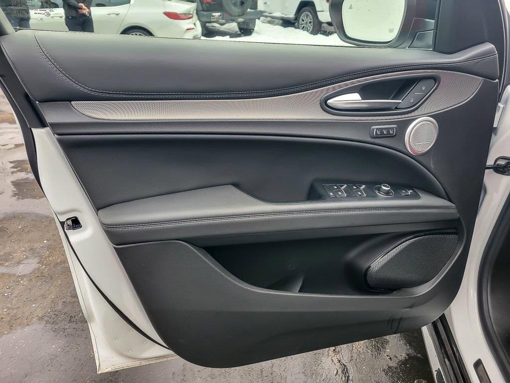 Used 2024 Alfa Romeo Stelvio Veloce image 18