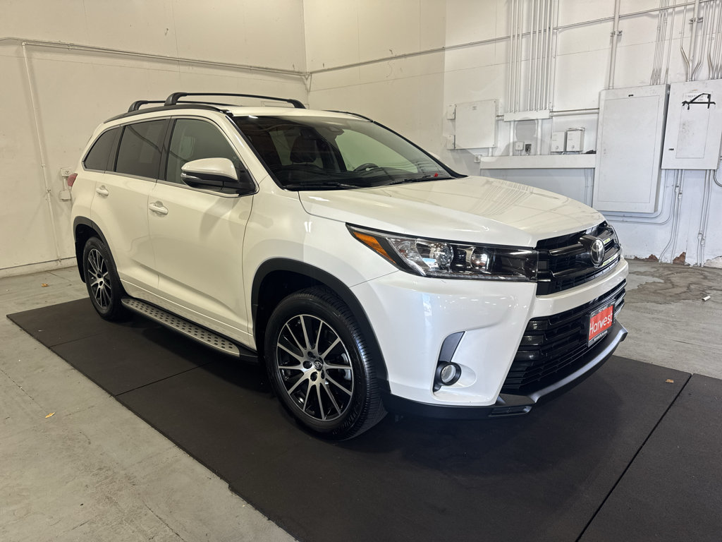 Used 2017 Toyota Highlander SE