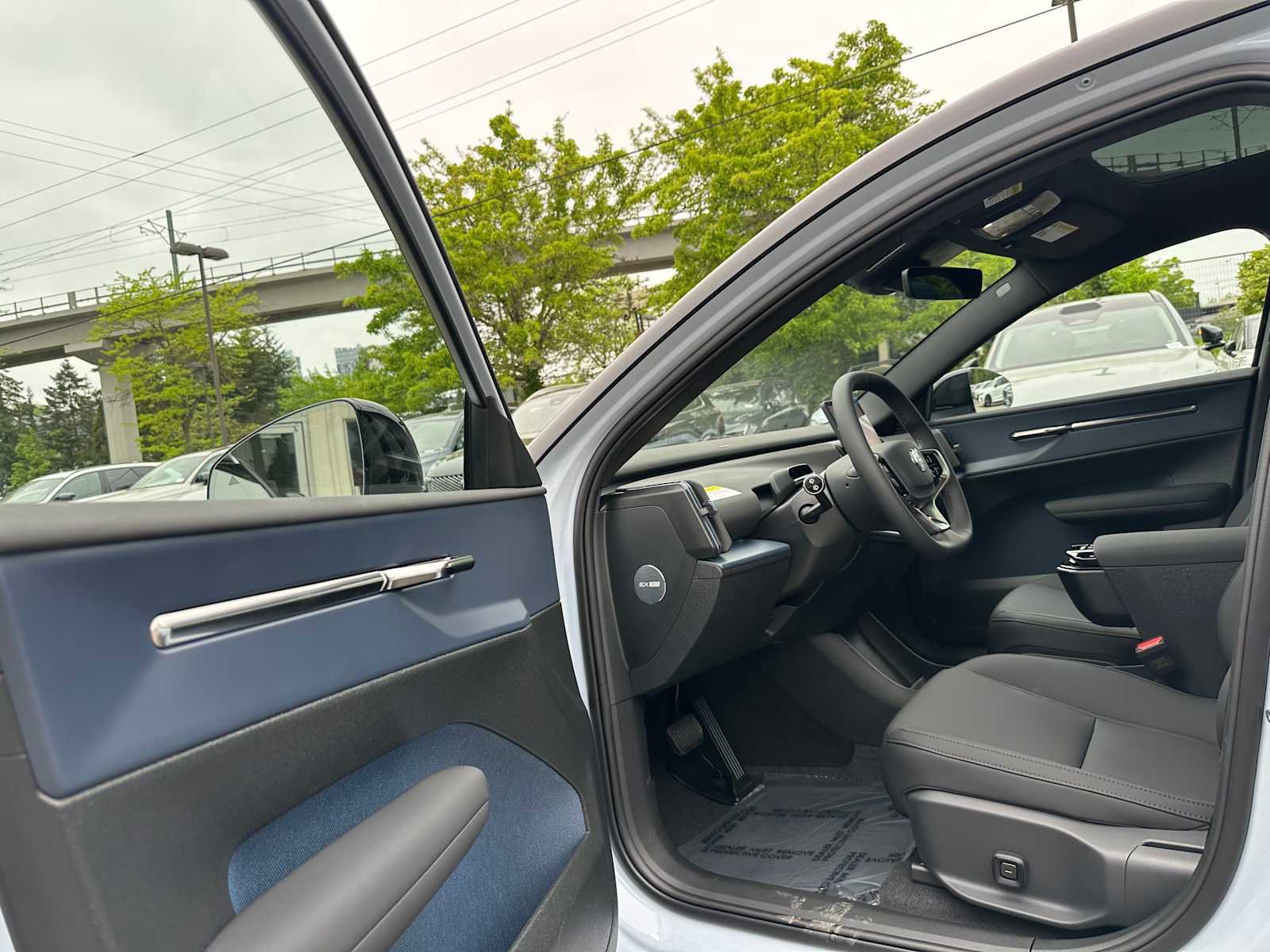New 2026 Volvo EX30 Cross Country Ultra w/ Protection Package Premier AWD/4WD image 20
