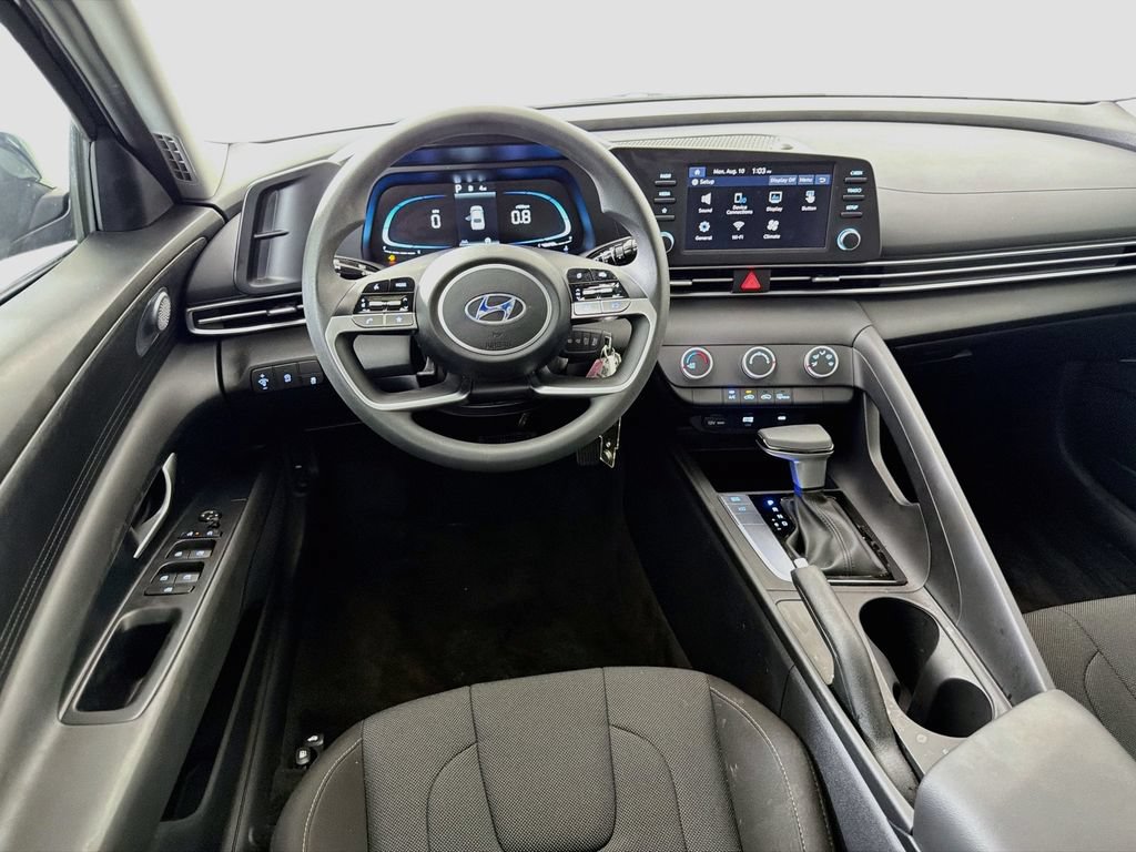 Used 2026 Hyundai Elantra SE FWD image 24