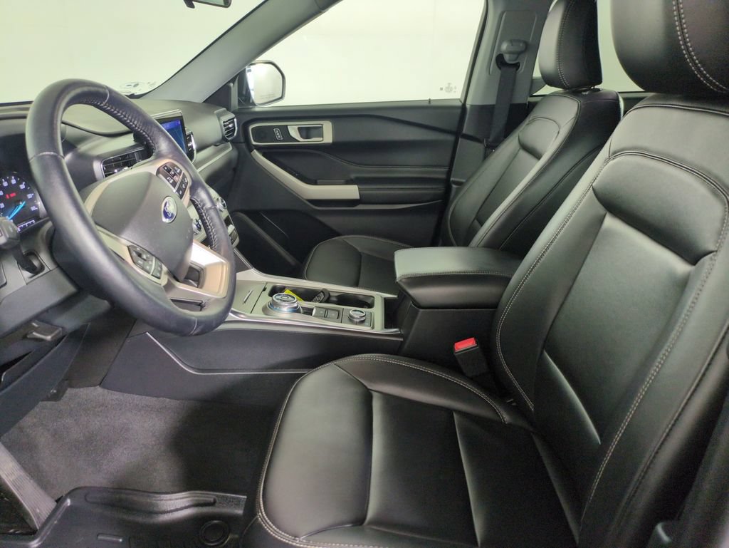 Used 2022 Ford Explorer XLT w/ Equipment Group 202A AWD/4WD image 9