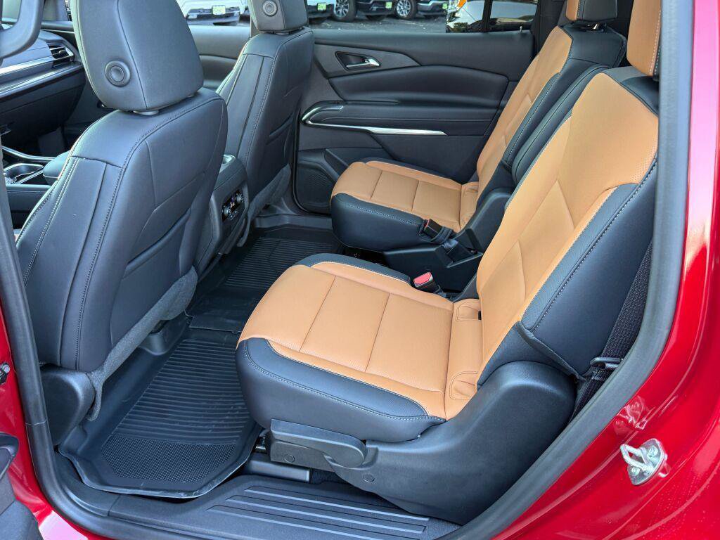New 2027 Chevrolet Traverse Z71 w/ LPO, Floor Liner Package AWD/4WD image 22