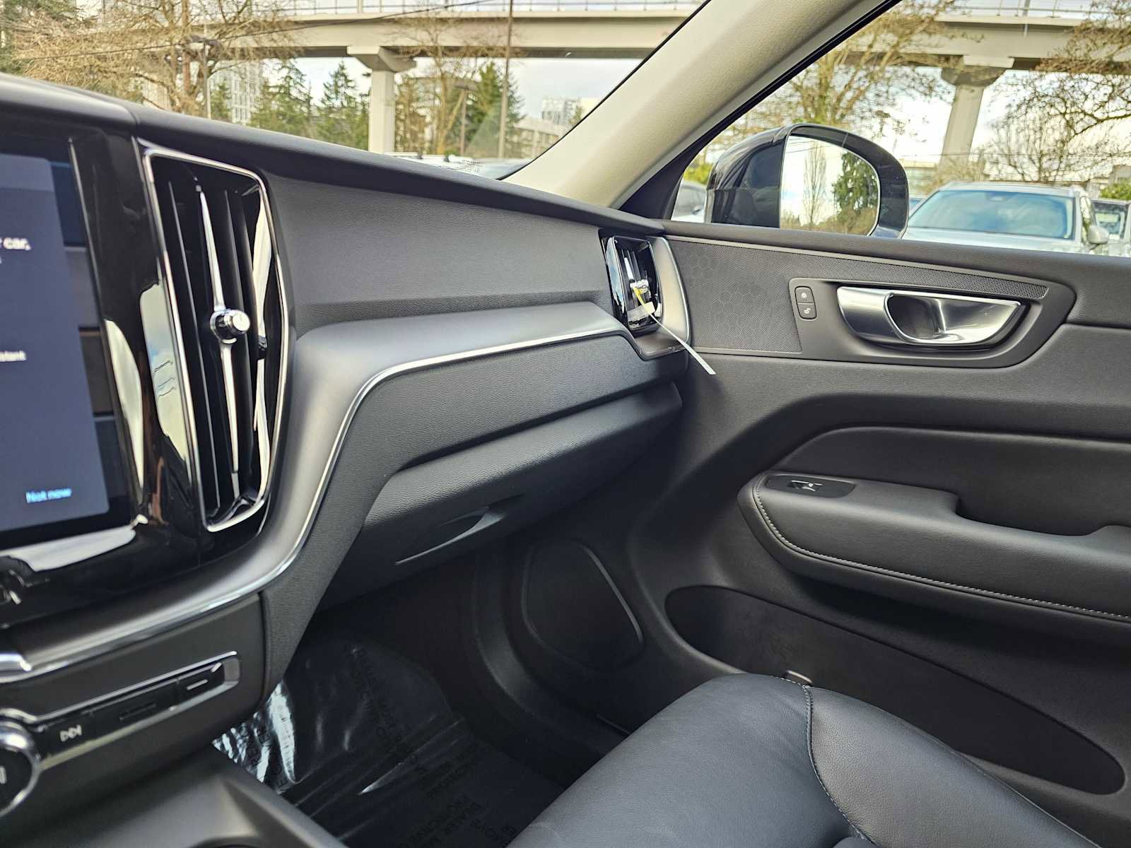 Used 2025 Volvo XC60 B5 Core w/ Climate Package image 29