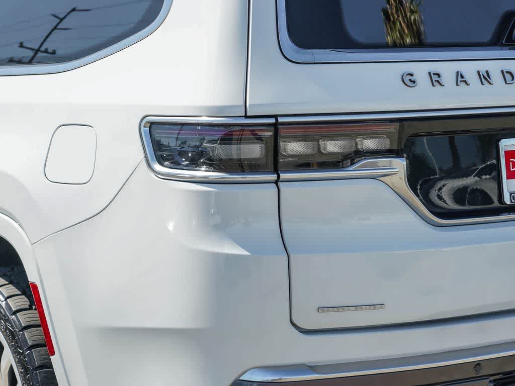 Certified 2022 Jeep Grand Wagoneer Series III w/ Flexible Seating Group AWD/4WD image 7