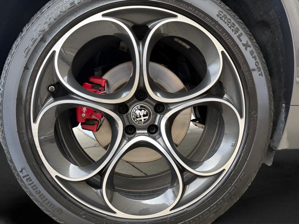 Used 2023 Alfa Romeo Stelvio Veloce image 32