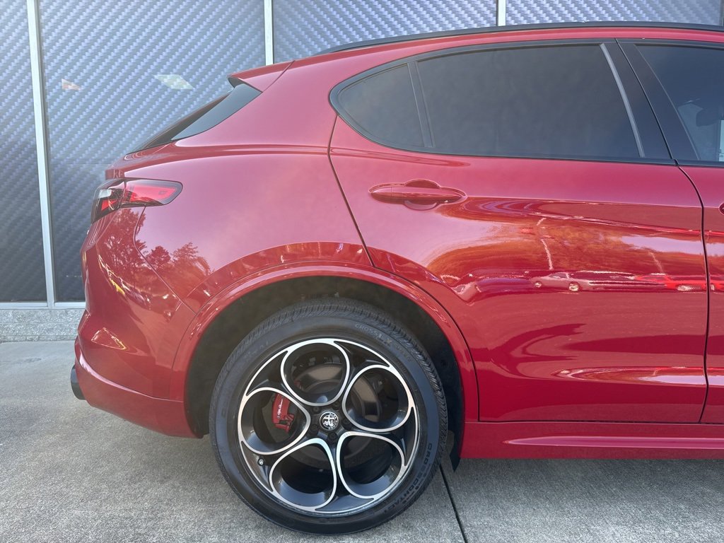 Used 2022 Alfa Romeo Stelvio Veloce image 4