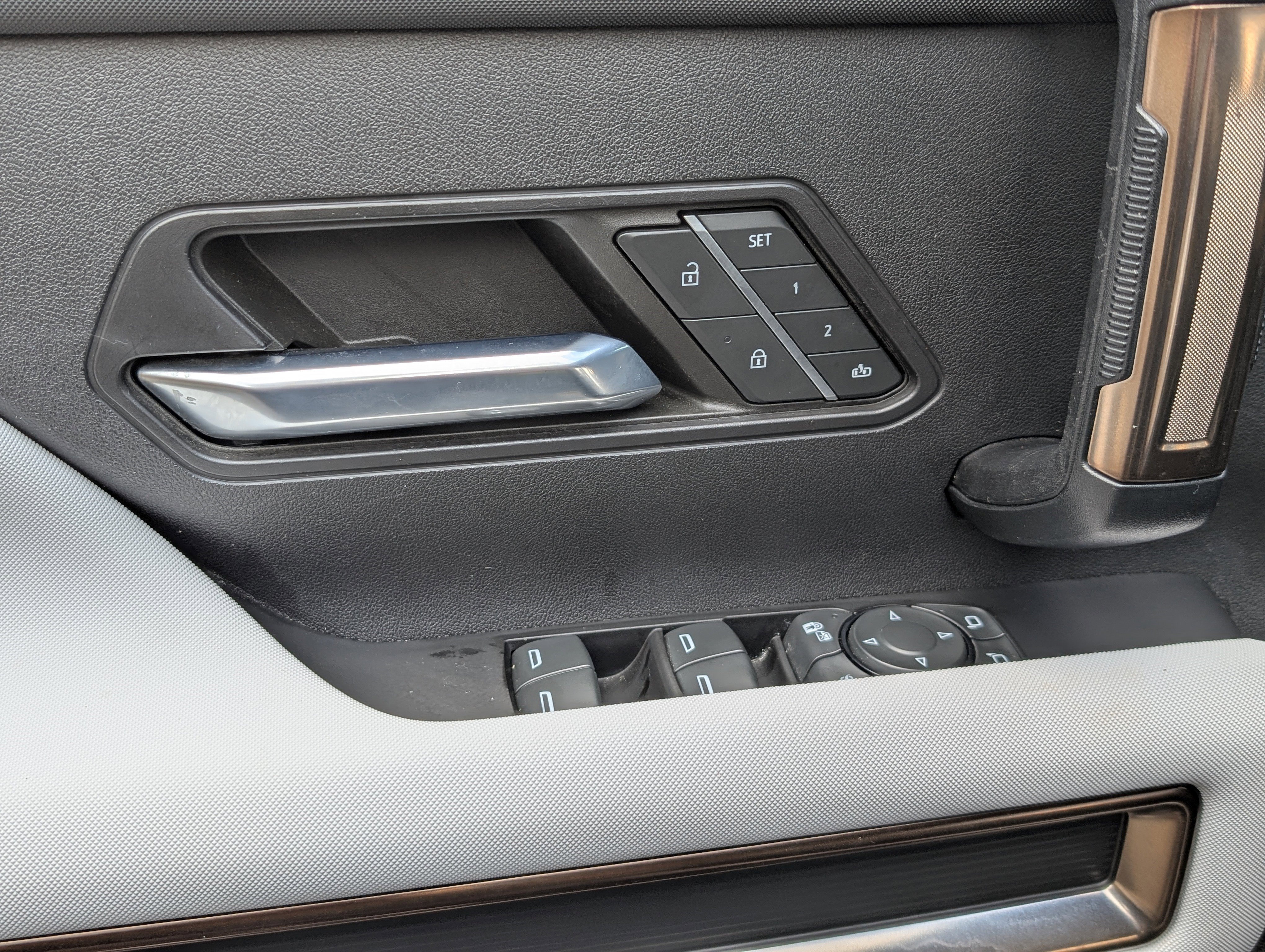 Used 2024 GMC Hummer EV 2X w/ LPO, Illumination Package image 15