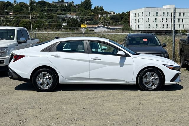 New 2026 Hyundai Elantra SE FWD image 5