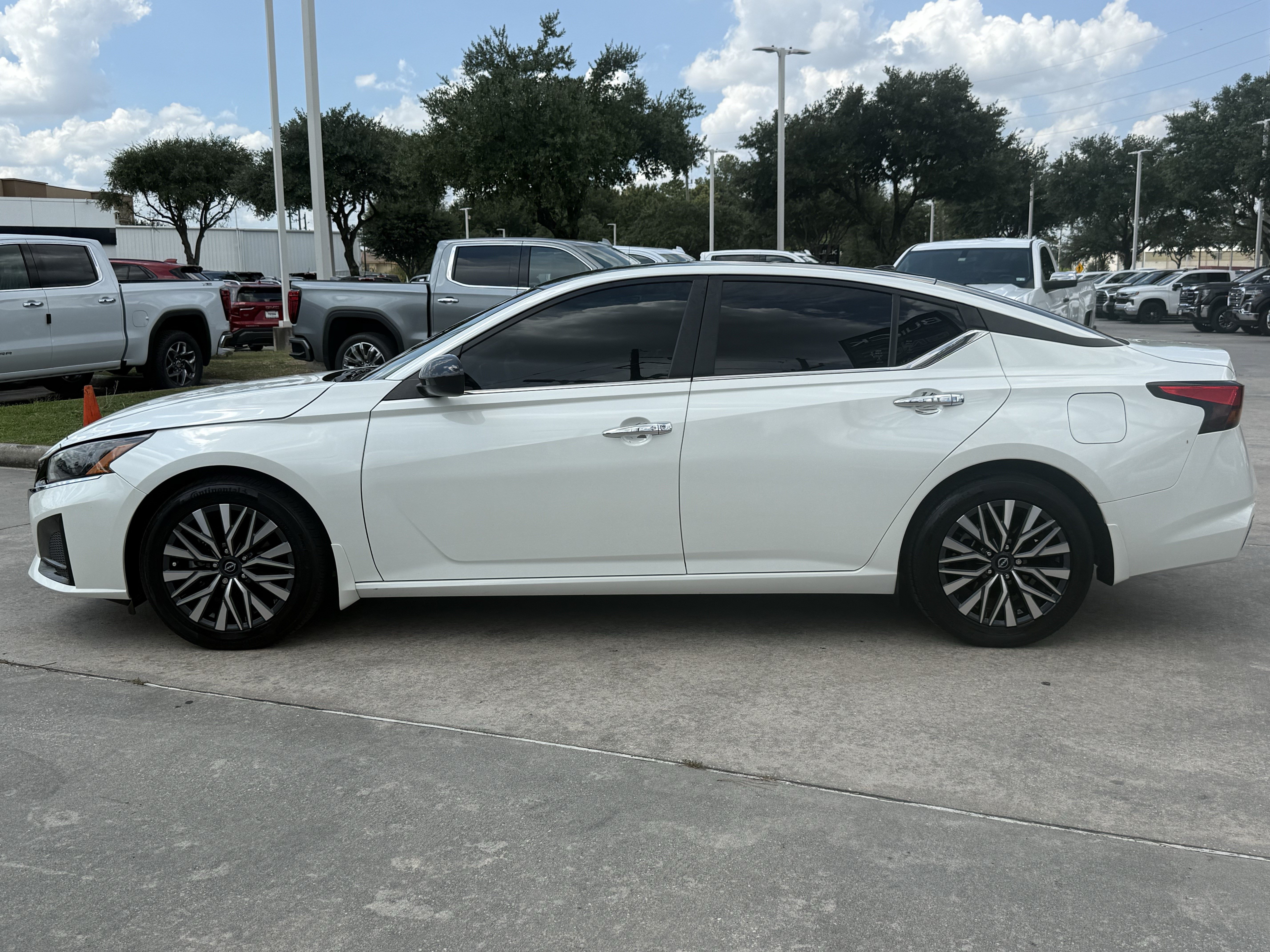 Used 2023 Nissan Altima 2.5 SV FWD image 8