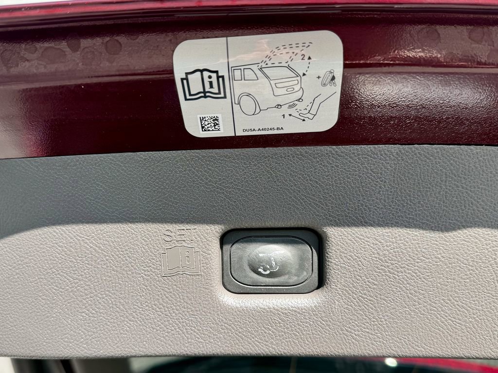 Used 2017 Lincoln MKX Reserve w/ Lincoln MKX Climate Package image 17