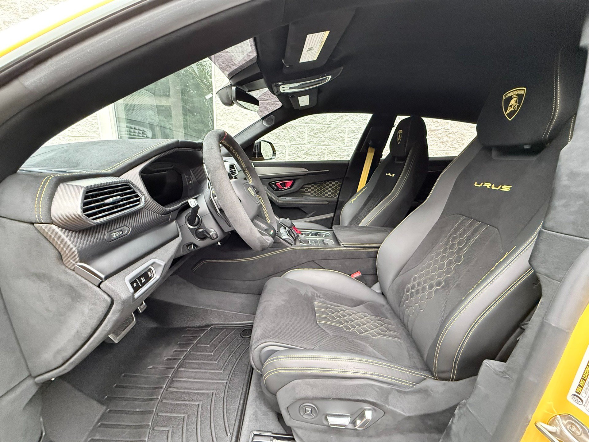 Used 2023 Lamborghini Urus Performante AWD/4WD image 19