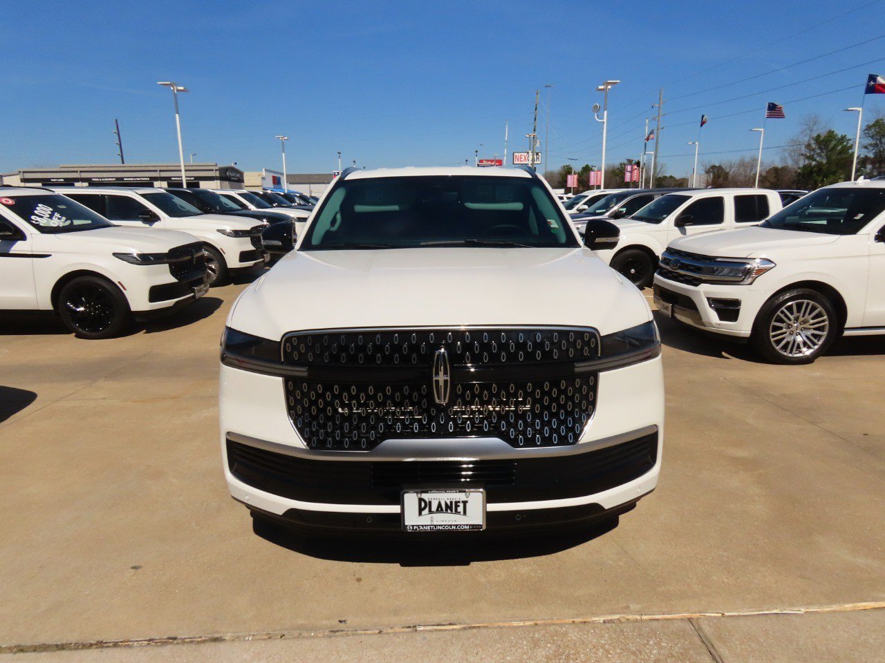 New 2026 Lincoln Navigator Premiere image 4