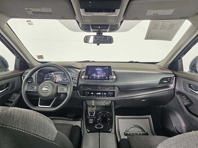 Used 2023 Nissan Rogue SV image 28