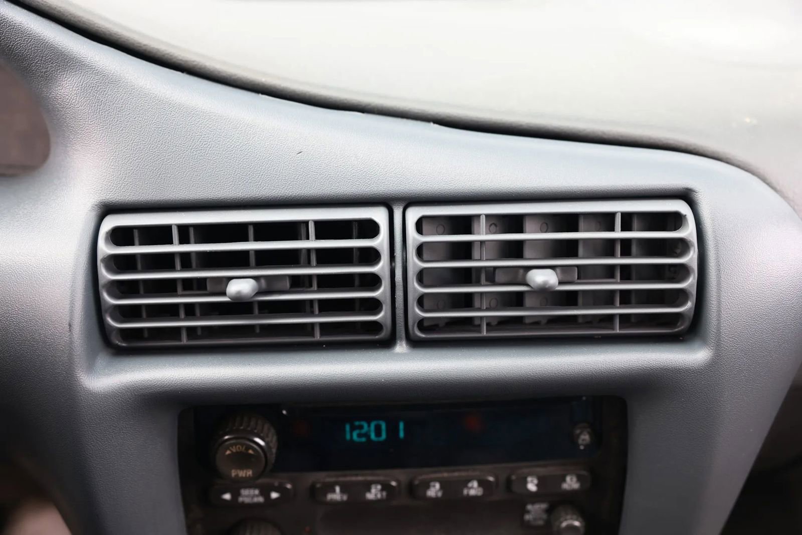 Used 2005 Chevrolet Cavalier Sedan 4D w/ Preferred Equipment Group image 32