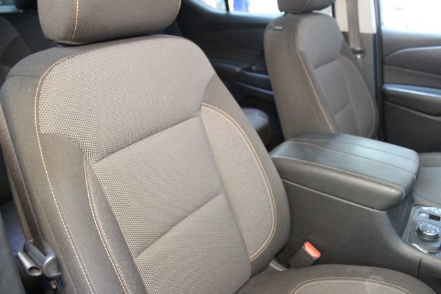 Used 2019 Chevrolet Traverse LT w/ LPO, Blackout Package AWD/4WD image 11