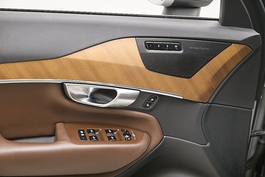 Certified 2023 Volvo XC90 B6 Plus w/ Protection Package Premier image 11