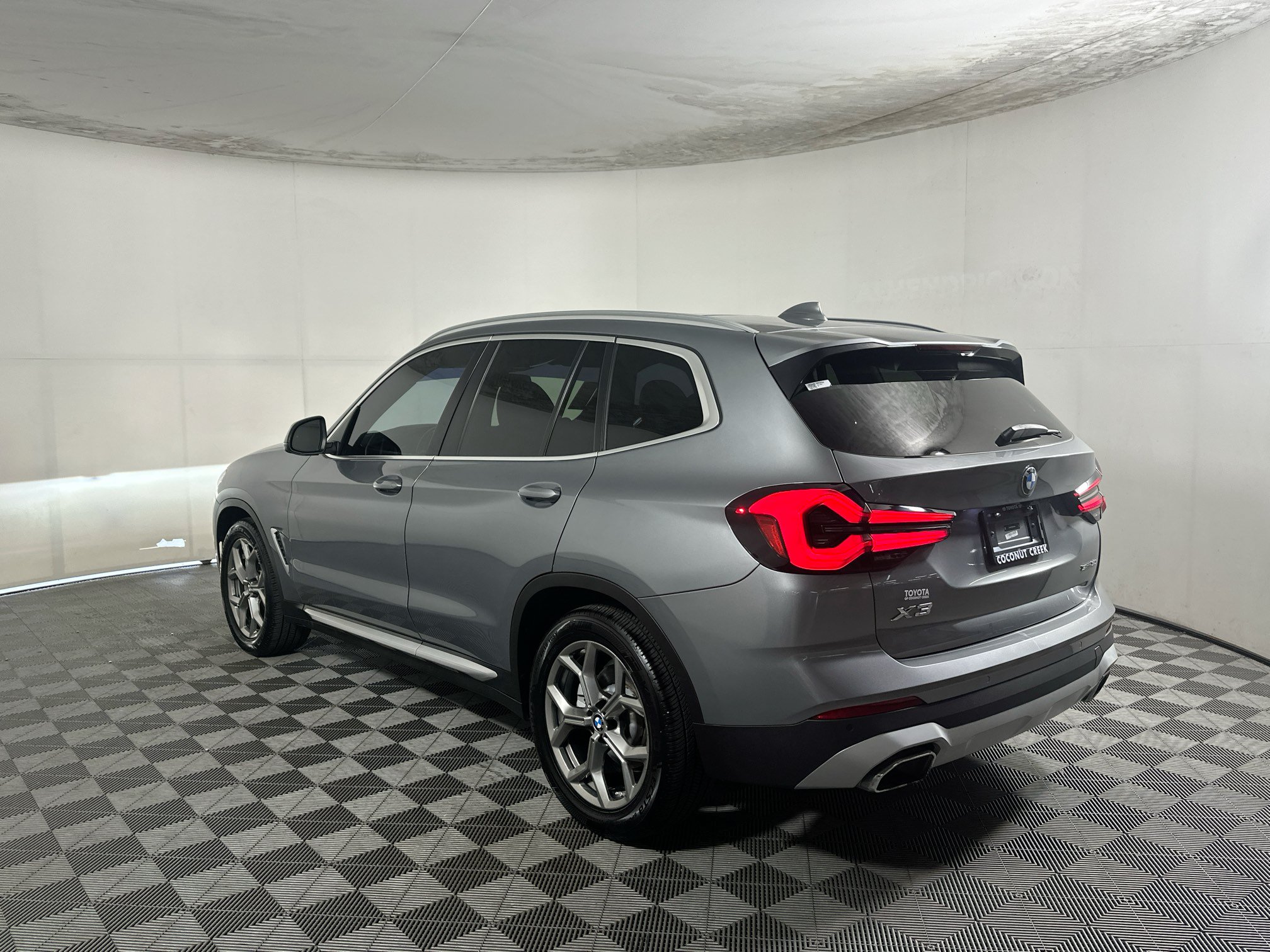 Used 2024 BMW X3 sDrive30i w/ Convenience Package RWD image 5