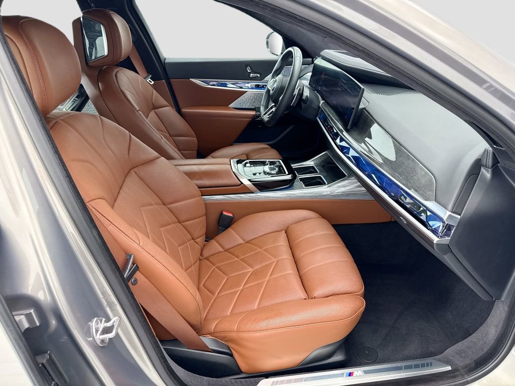 Used 2023 BMW 760i xDrive AWD/4WD image 19