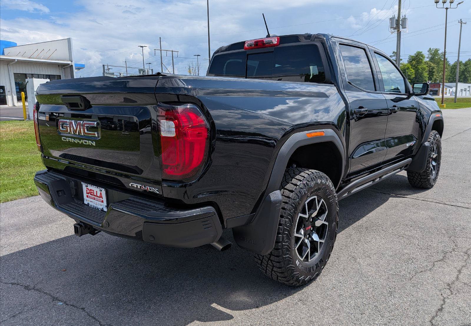 Used 2026 GMC Canyon AT4X AWD/4WD image 8