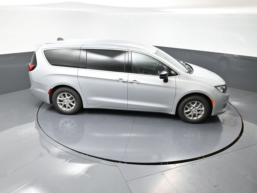 New 2026 Chrysler Voyager LX image 30