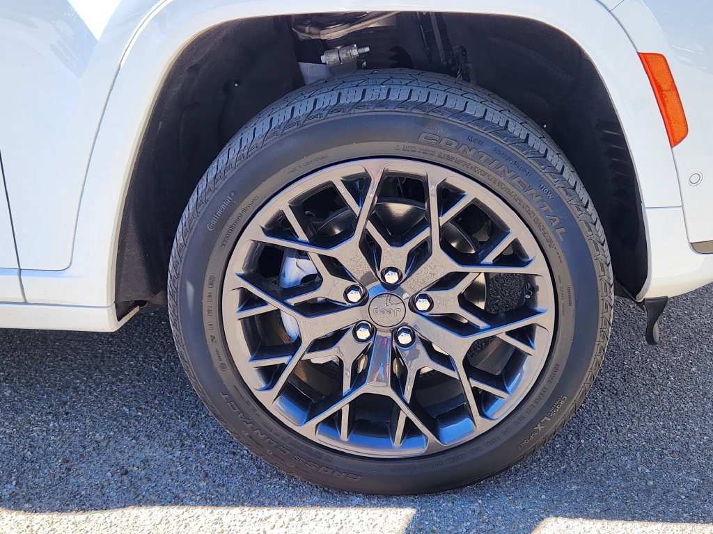 Used 2025 Jeep Grand Cherokee L Summit AWD/4WD image 16