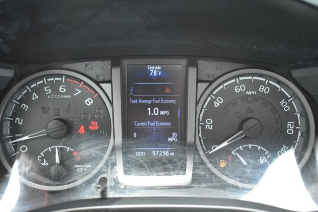 Used 2018 Toyota Tacoma SR5 AWD/4WD image 22