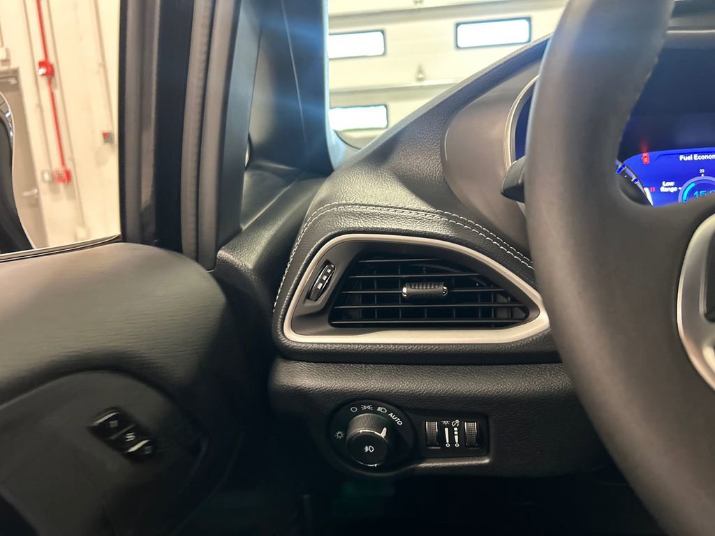 New 2026 Chrysler Pacifica Select FWD image 18