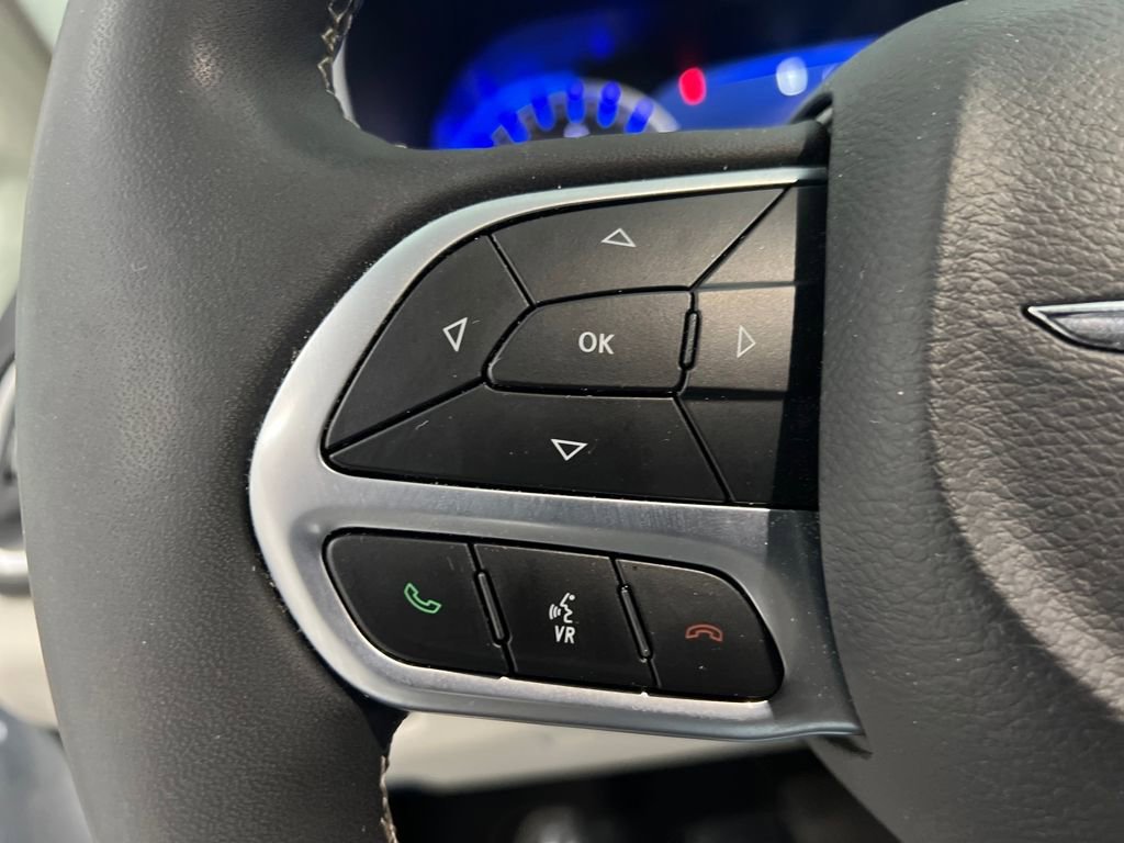 Used 2024 Chrysler Pacifica Touring-L image 55