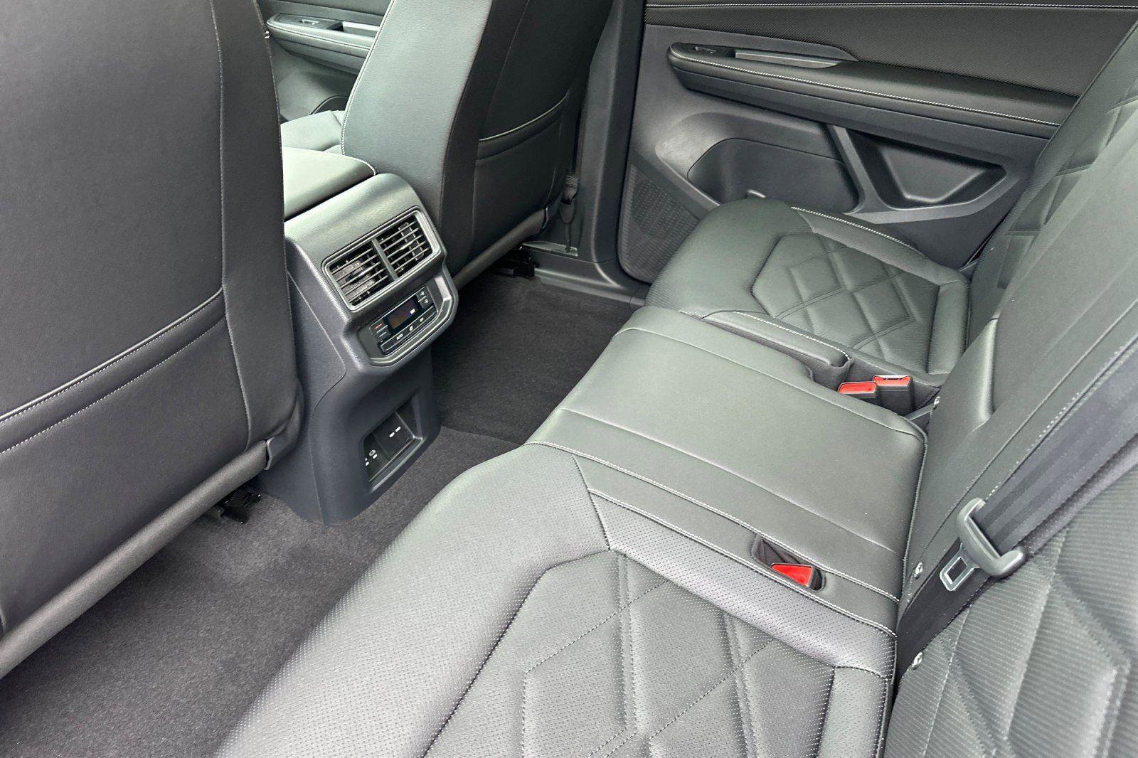 New 2026 Volkswagen Atlas SE image 11